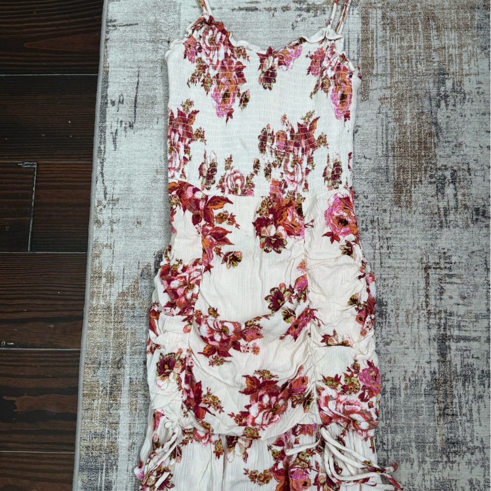 cute mini dress size S in a cute floral pattern!